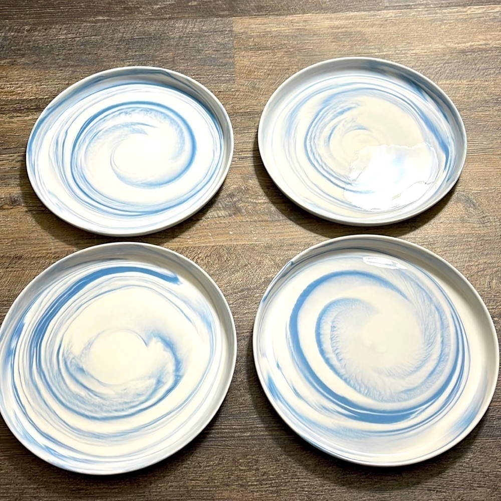 4 pieces porcelain set